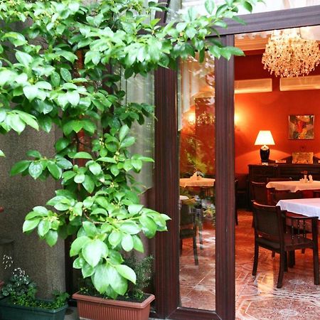 Hotel Sympatia Tbilissi Extérieur photo