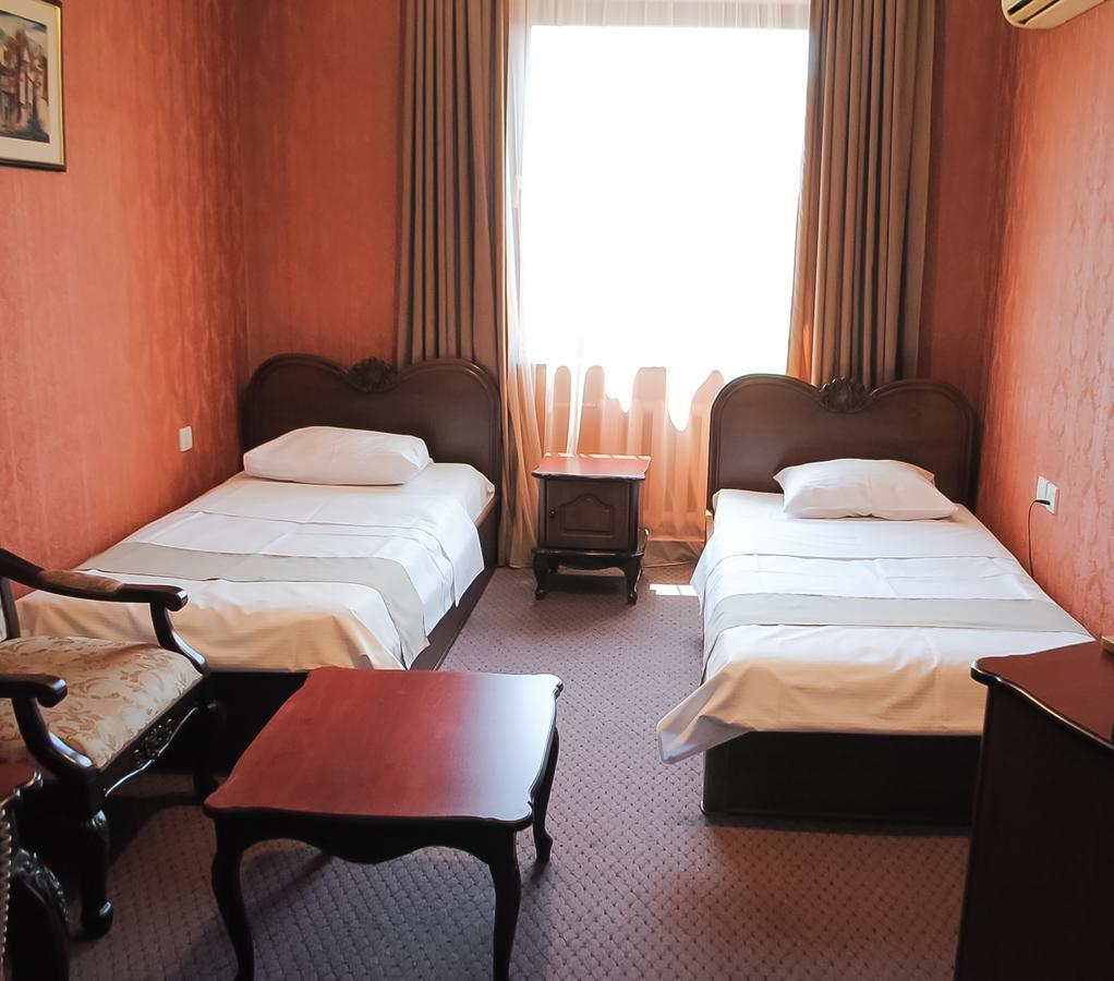 Hotel Sympatia Tbilissi Extérieur photo