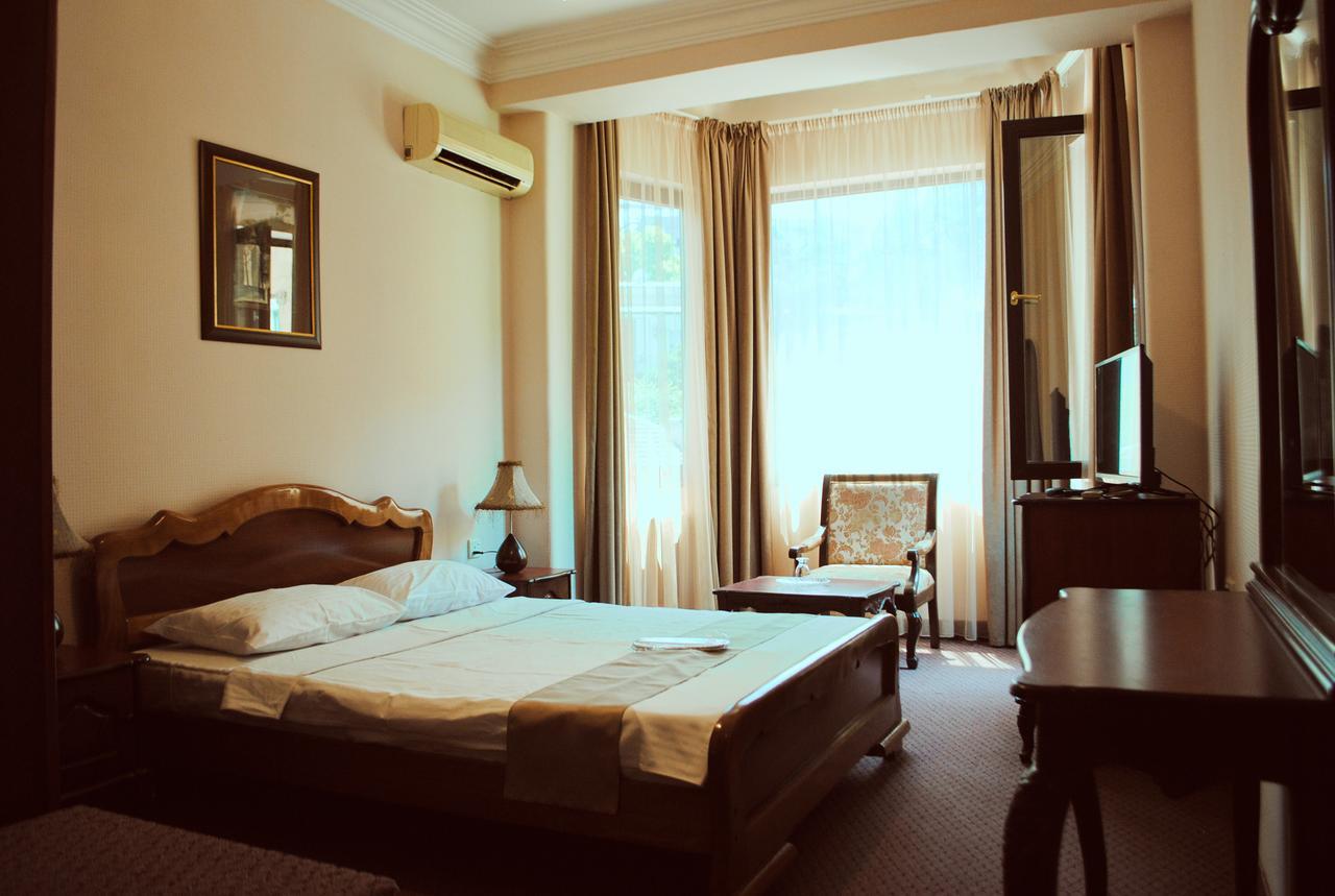Hotel Sympatia Tbilissi Extérieur photo