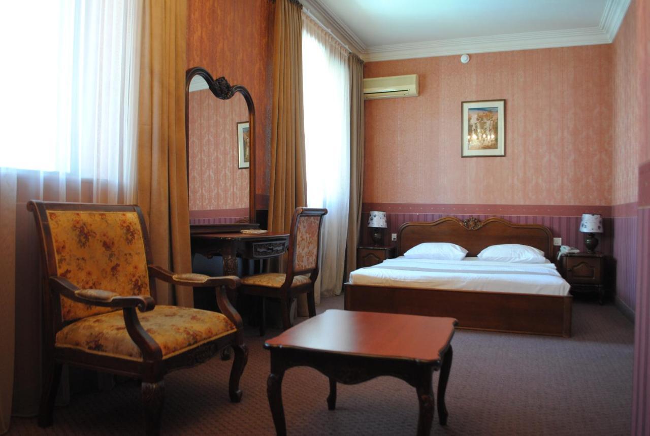 Hotel Sympatia Tbilissi Extérieur photo