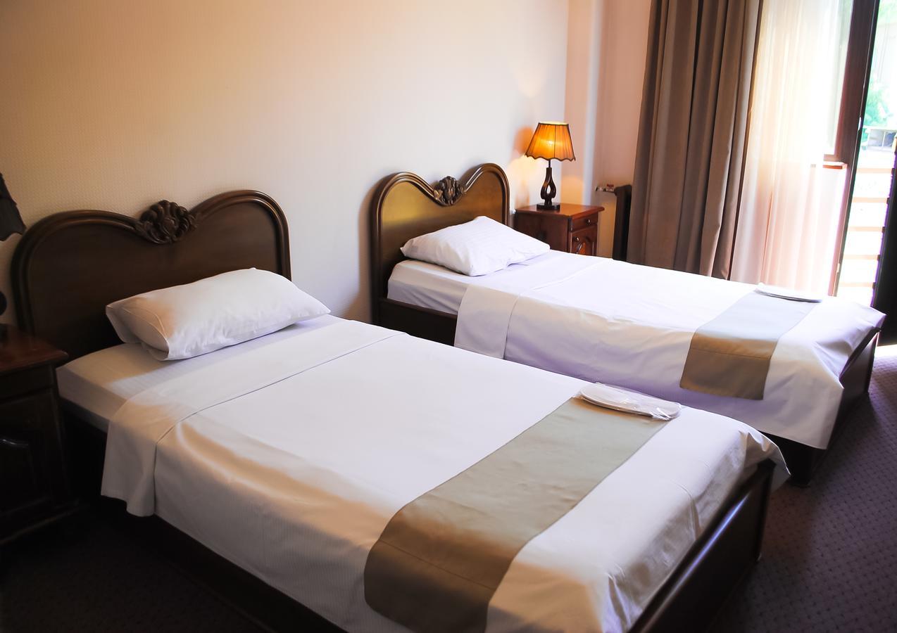 Hotel Sympatia Tbilissi Extérieur photo