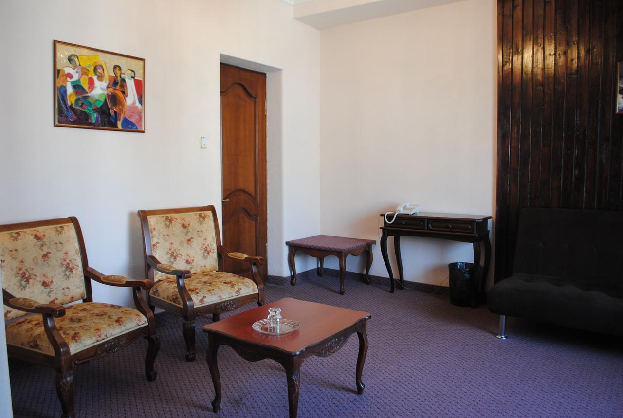 Hotel Sympatia Tbilissi Extérieur photo