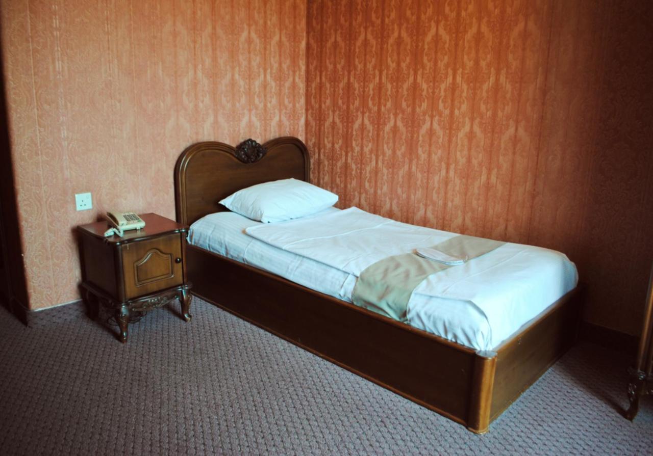 Hotel Sympatia Tbilissi Extérieur photo