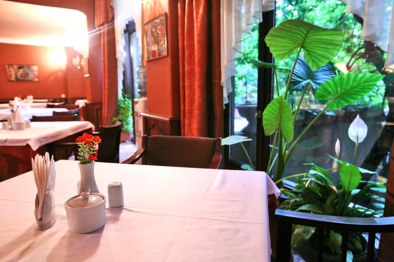Hotel Sympatia Tbilissi Extérieur photo